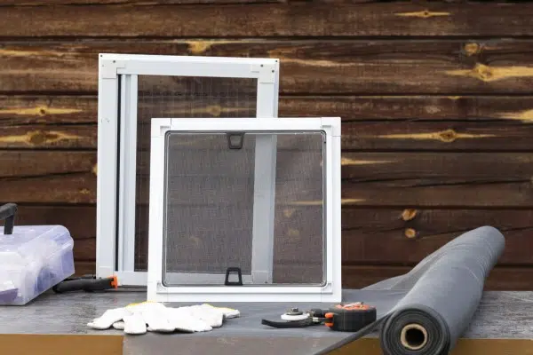 Fenêtre D'écran Magnétique 55 x 75 cm Auto-Adhésif Rideau en Maille, Rideau  Porte Anti Mouche Installation Facile Sans Outils pour Tout Type de  Fenêtre, Blanc : : Bricolage